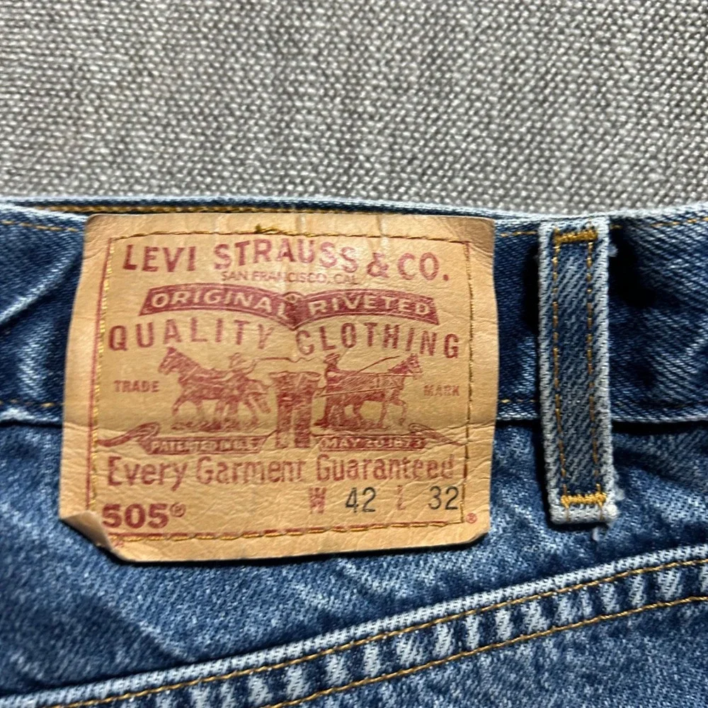 Vintage Levi's 505 Regular Fit Jeans Mens 42x32 Blue Straight Leg Mid Wash Denim